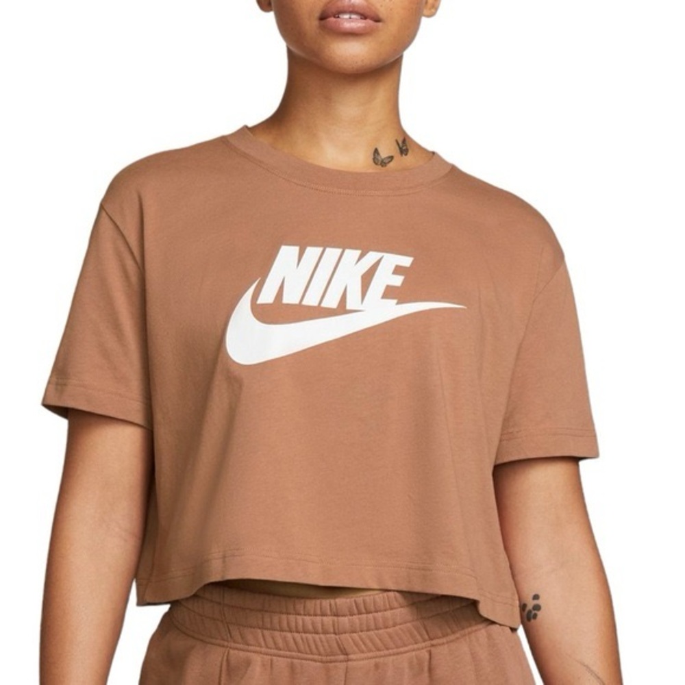 Nike Sportswear Essential Size Small Women's Cropped Logo T-Shirt